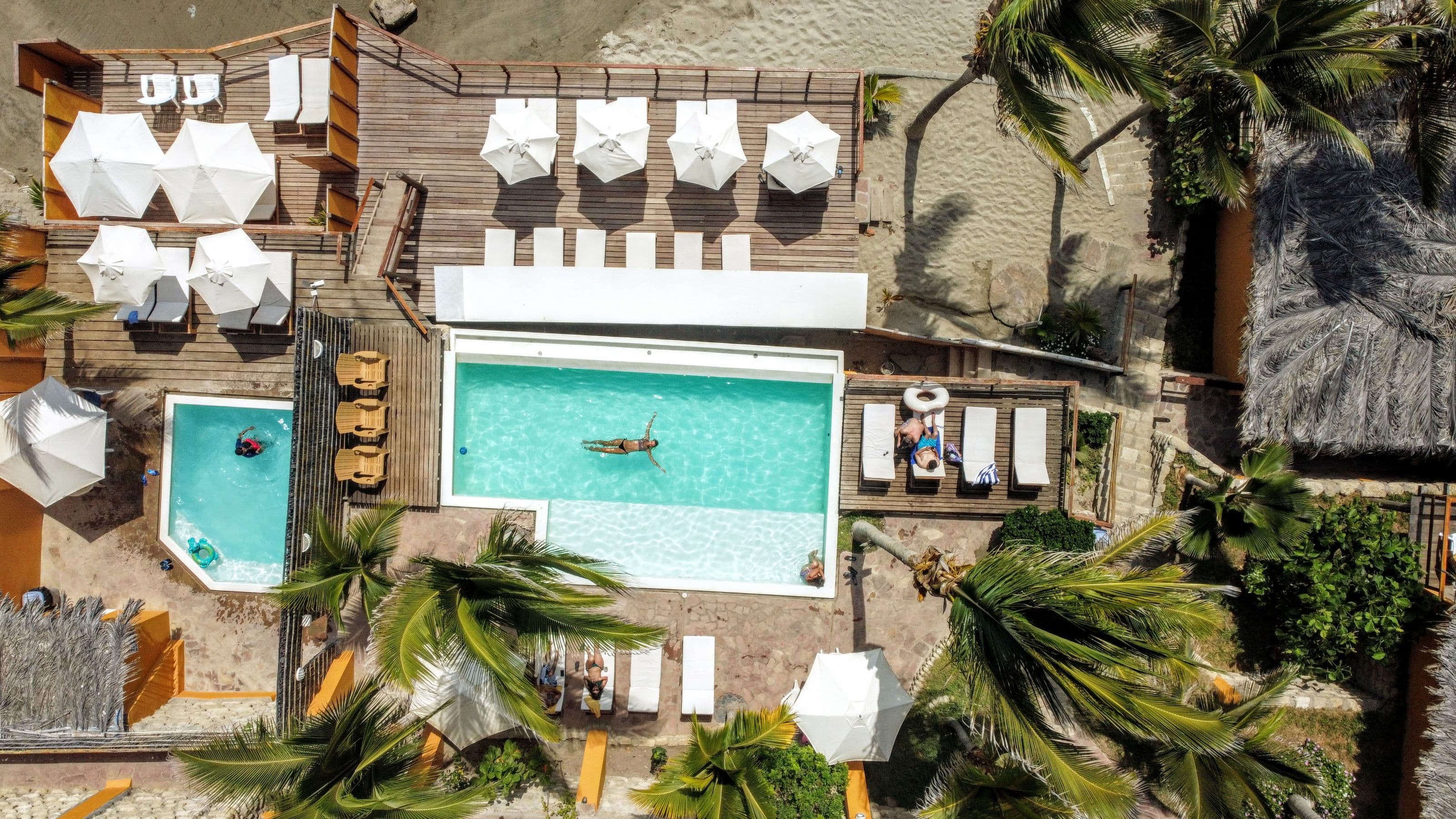 Piscina y Deck